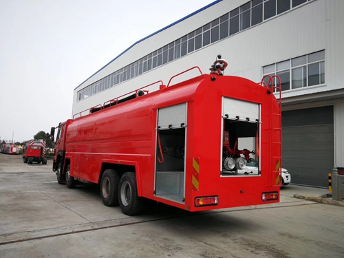 國五重汽20噸消防灑水車(chē)