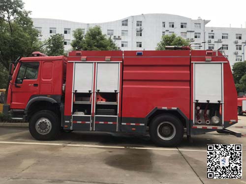 國五重汽四驅泡沫消防車(chē)(6噸)