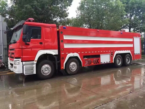 國五重汽豪沃24噸泡沫消防車(chē)