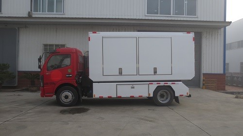 東風(fēng)大多利卡鉤臂器材裝備車(chē)