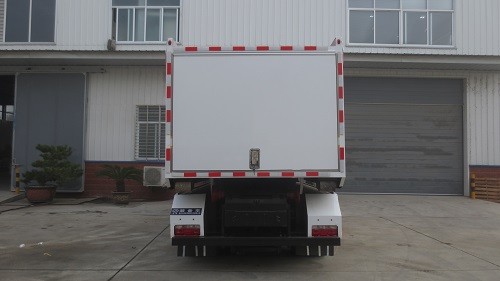 東風(fēng)大多利卡鉤臂器材裝備車(chē)