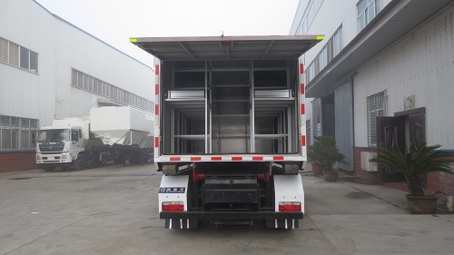 東風(fēng)大多利卡鉤臂器材裝備車(chē)