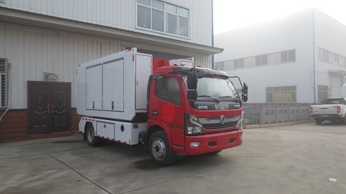 東風(fēng)大多利卡鉤臂器材裝備車(chē)