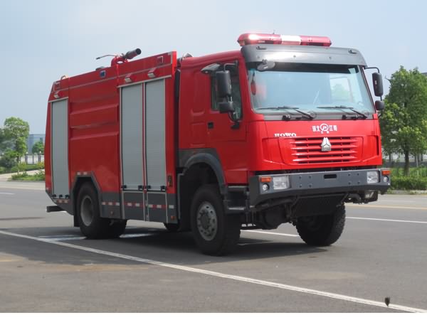 國五重汽四驅泡沫消防車(chē)(6噸)