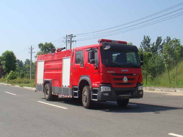 國五重汽豪沃8噸泡沫消防車(chē)