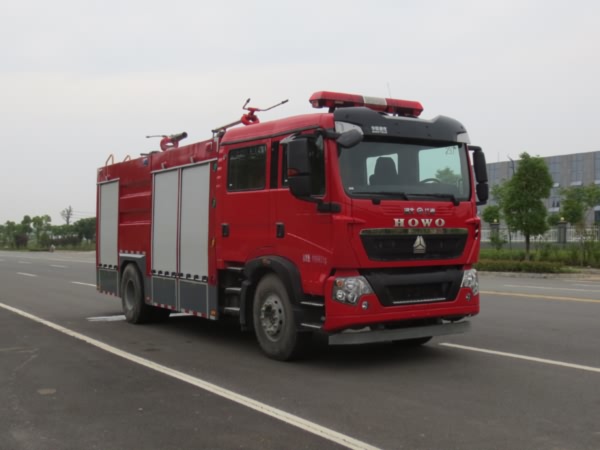 國五重汽T5G干粉泡沫聯(lián)用消防車(chē)