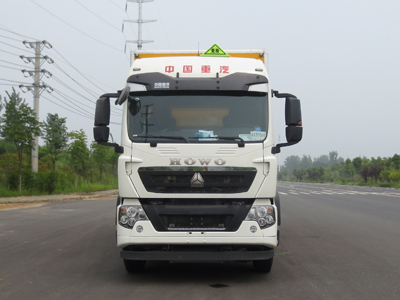 國五重汽T5G前四后八易燃液體廂式運輸車(chē)