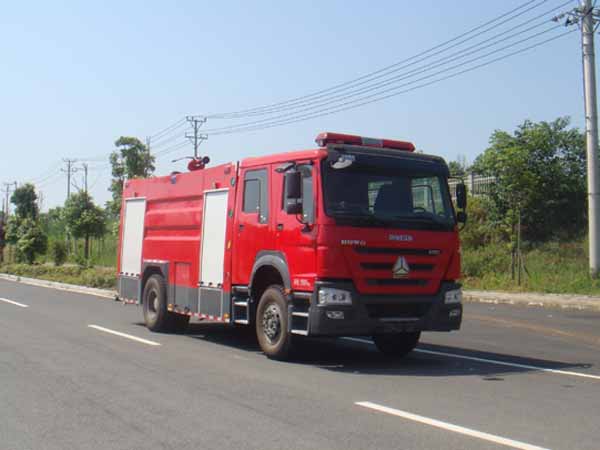國五重汽8噸消防車(chē).jpg