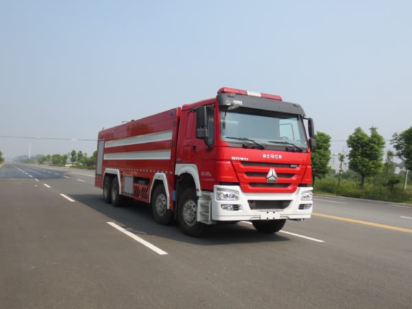 國五重汽24噸消防車(chē).jpg