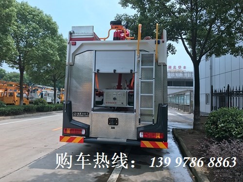 國五重汽豪沃8噸水罐消防車(chē)