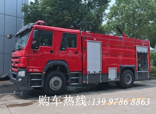 國五重汽豪沃8噸水罐消防車(chē)