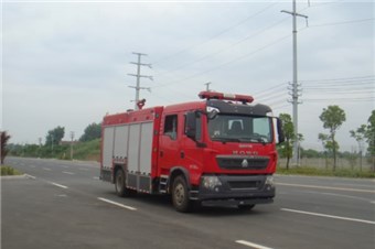國五重汽豪沃5噸泡沫消防車(chē)