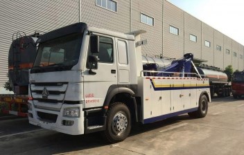 豪沃單橋拖吊連體清障車(chē)